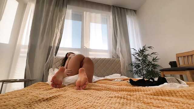 Трахаю подушку и представляю тебя