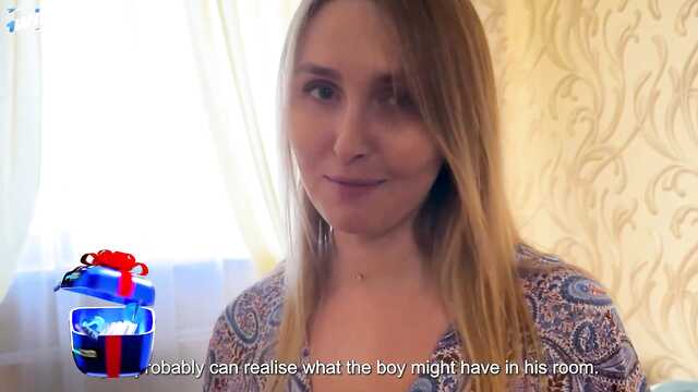 Лижу сексуальную маму друга и насаживаю на хуй