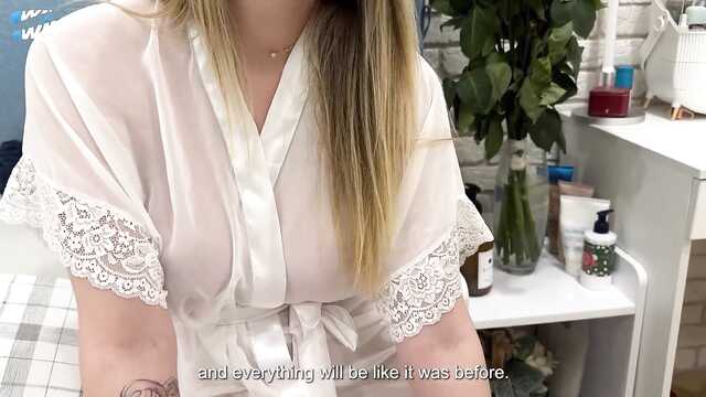 Похотливая мачеха уговорила пасынка на секс в постели