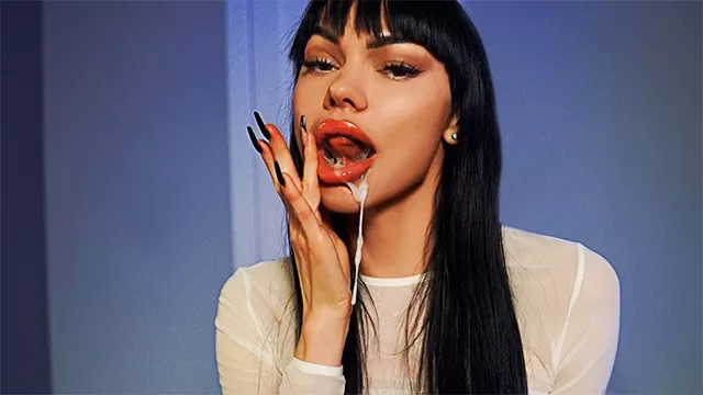 Бетті орта мектептегі қызды видеода екі жігіт трахает етеді