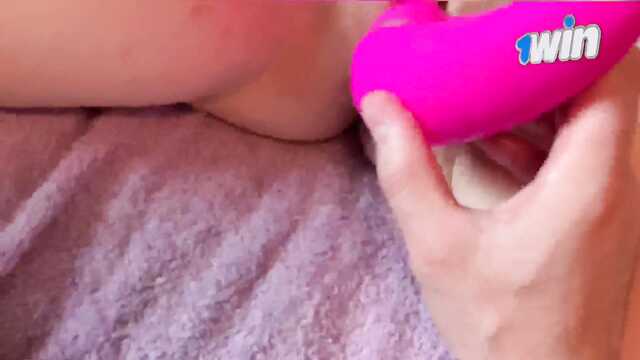 Дрочи мой клитор нежно, сильно хочется кончить