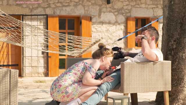 Развратница сделала классный минет соседу и трахнулась с ним