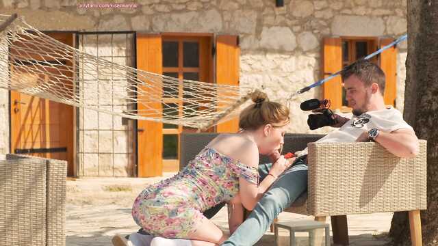 Развратница сделала классный минет соседу и трахнулась с ним