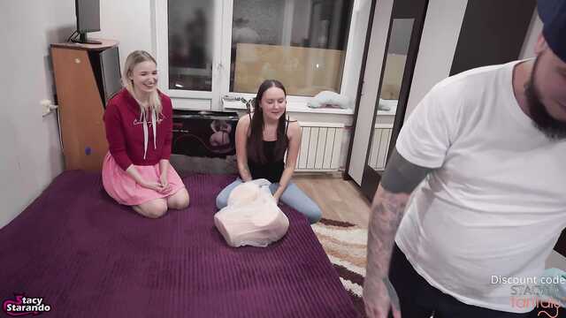 Мы тебе куклу принесли, но и нас не забудь