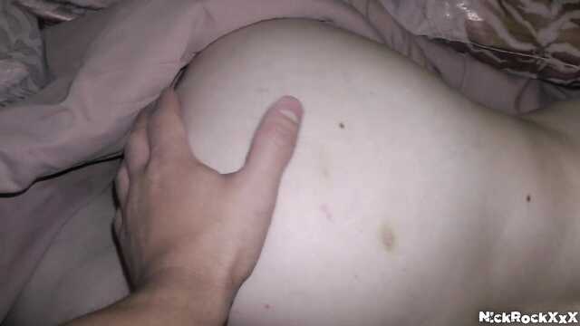 У тебя волосатая киска или нет, давай проверим