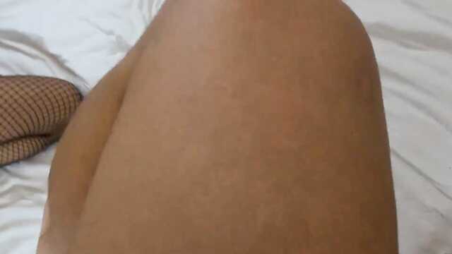 Фут-фетиш в колготах и сперма на ногах девки