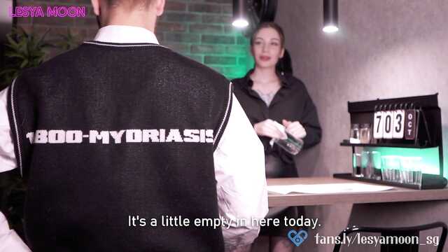 Трах шаловливой буфетчицы на работе и сперма в рот