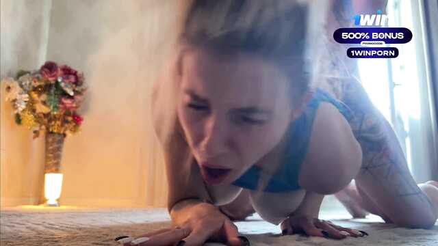 Он поимел жену прямо на полу