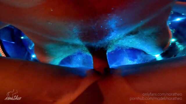 Секс с горячей незнакомкой в роскошном джакузи