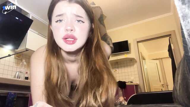 Ей срочно нужно прочистить попочку