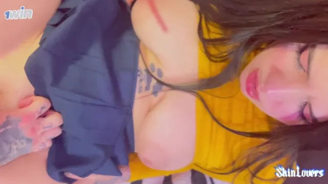 Просто задрала юбку и занялась сексом с парнем