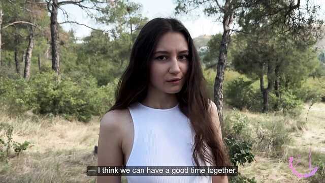 Доверилась парню и получила грубый трах в лесу