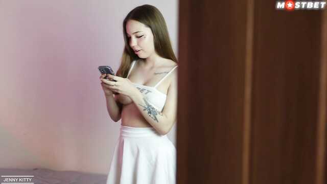 Запалила за подглядыванием и заставила в нее кончить