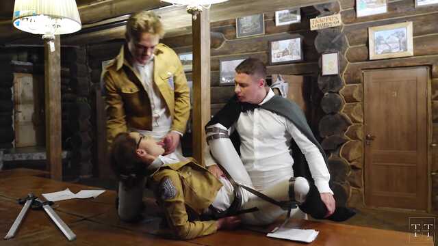 Нещадная атака титанов на киску