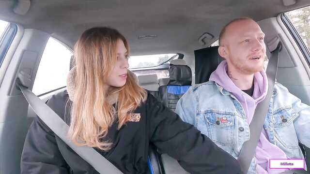 Деревенская девушка-автостопщица расплатилась натурой