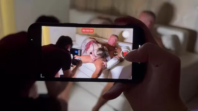 Олар саунаға және есекке жезөкшелерді жалдаған