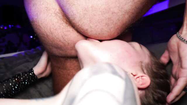 Выбрал танцовщицу и жестко трахнул в стриптиз клубе