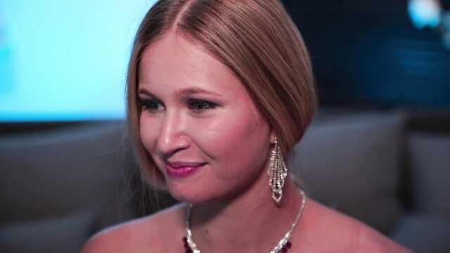 Этой сучке так не хватает секса