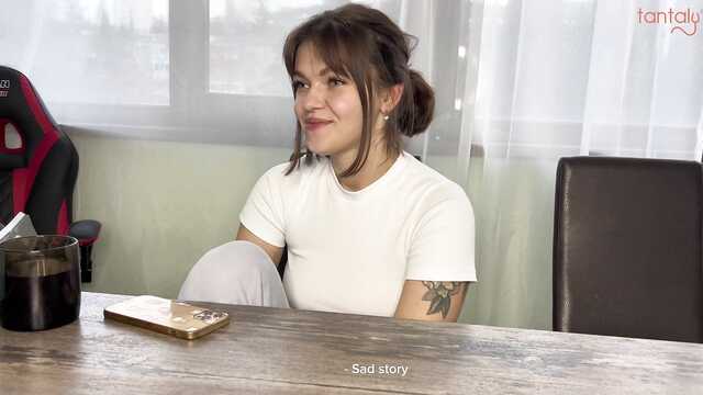 Трахнул красивую соседку вместо секс куклы