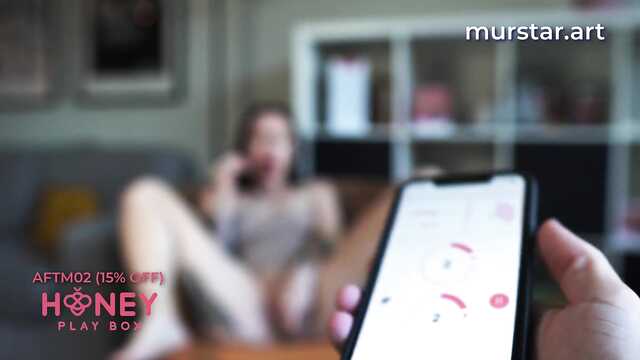 Мамка со своей игрушкой не против потрахаться