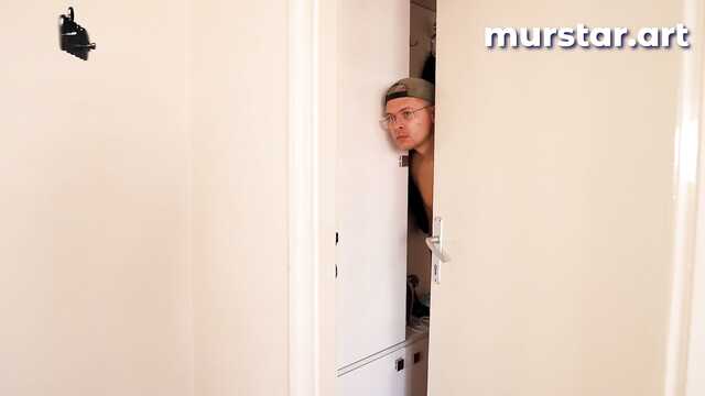 Снова шпионю за мастурбирующей сводной сестренкой