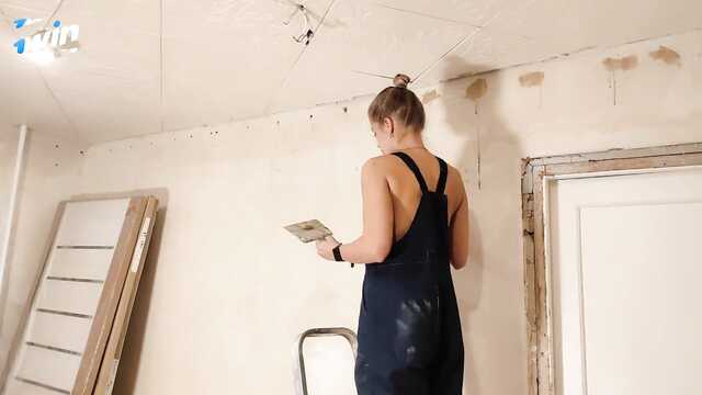 Не сделала работу в срок и вынуждена терпеть трах