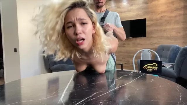 Әдемі жетілген қаншық жас бляшка трахает