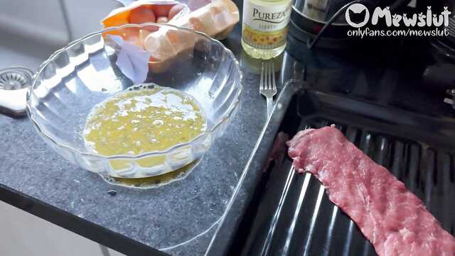 Выпил с девушкой на первом свидании и трахнул