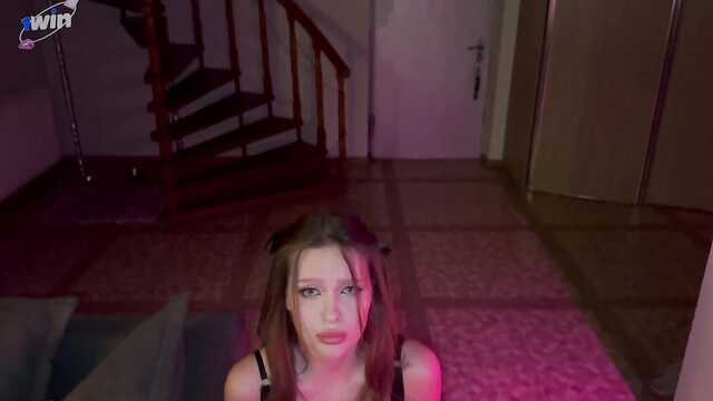 Поцарапала машину и вынуждена за это сосать член