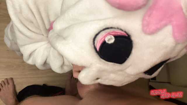 Трахнул сводную сестру и кончил ей в киску