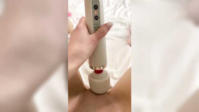 Обожает трахаться с игрушками в подборке мастурбации