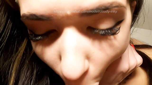 Незнакомка из парка удивила умением сосать хуек