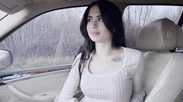 Первое свидание началось с члена во рту девушки