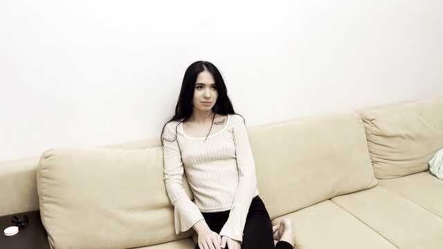 Первое свидание началось с члена во рту девушки