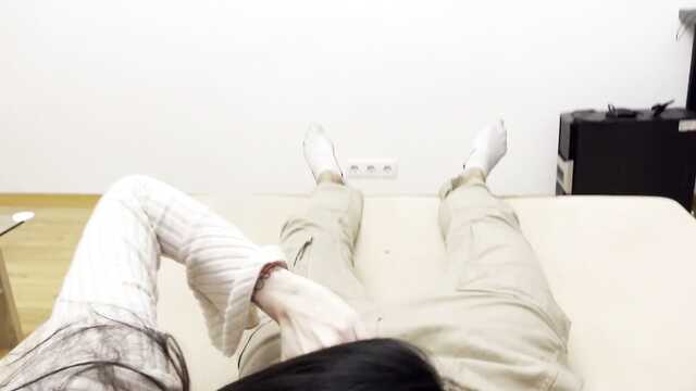 Первое свидание началось с члена во рту девушки