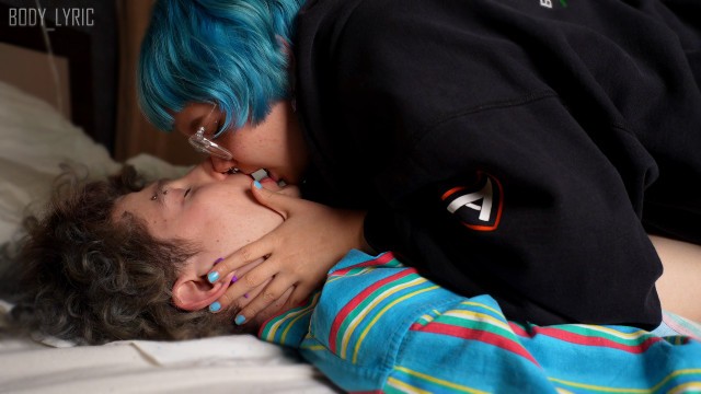 Сводная сестра пришла в гости к брату и дала вдуть