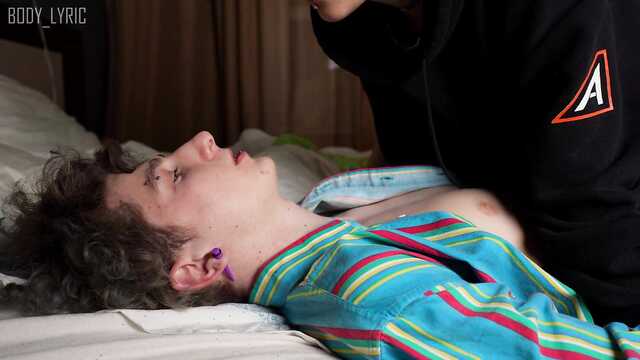 Сводная сестра пришла в гости к брату и дала вдуть