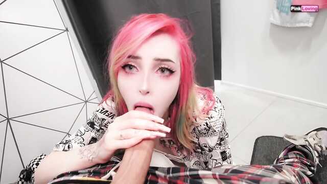 Показала писю в примерочной и жадно отдалась