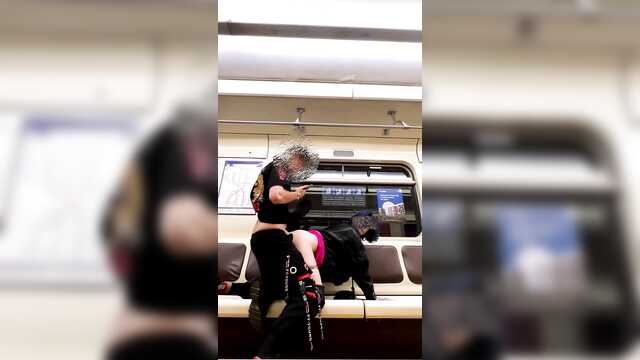 В метро мы еще не трахались!