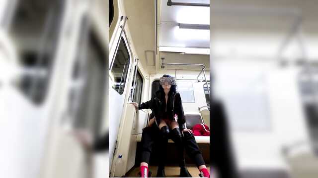 В метро мы еще не трахались!