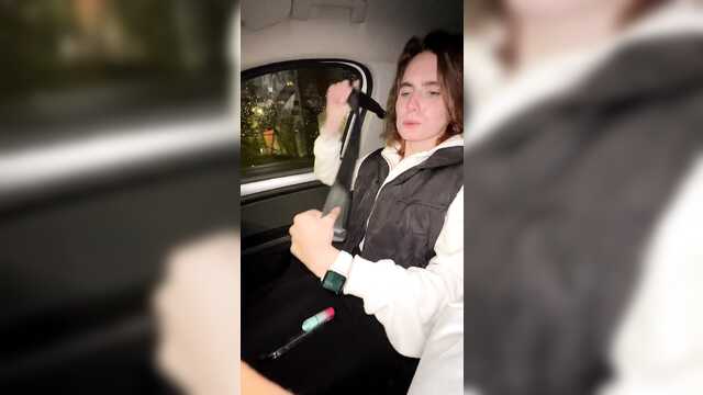 Жесткий секс в машине после примерочной
