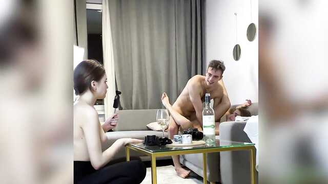 Три студентки на один член