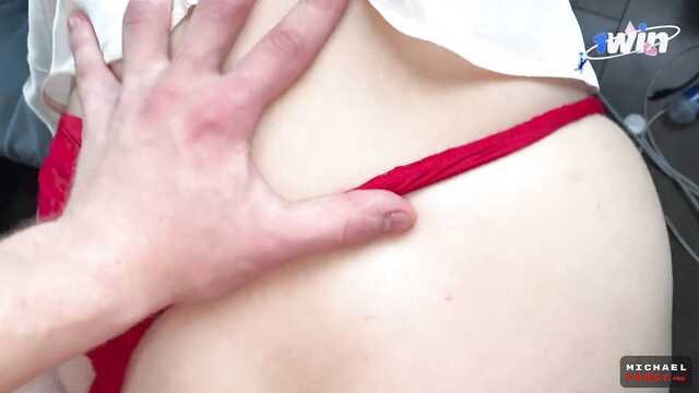 Мачеха получила член в виде подарка на Новый Год