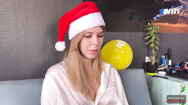 Мачеха получила член в виде подарка на Новый Год