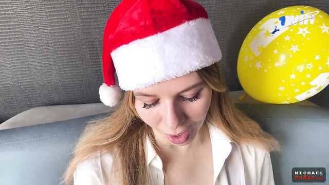 Мачеха получила член в виде подарка на Новый Год