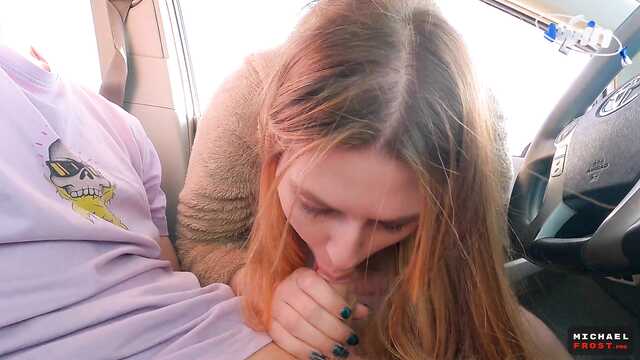 Прохожая помогла водителю избавиться от спермы