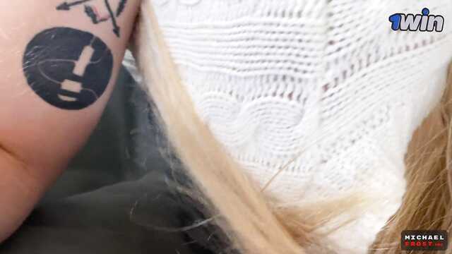 Мачеха позволила засунуть член в ее ротик