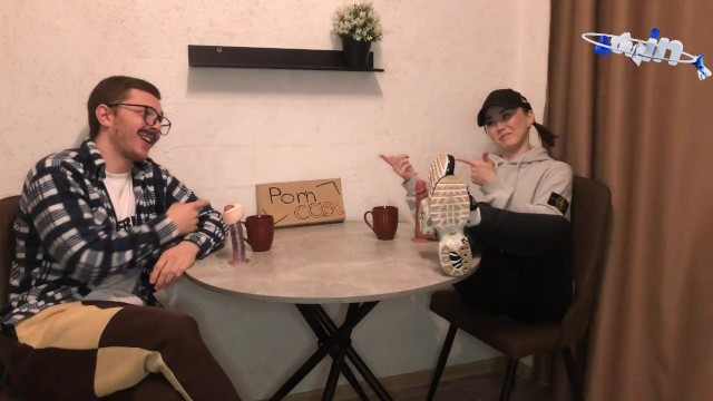 Разговорчивая брюнетка быстро заткнулась на члене