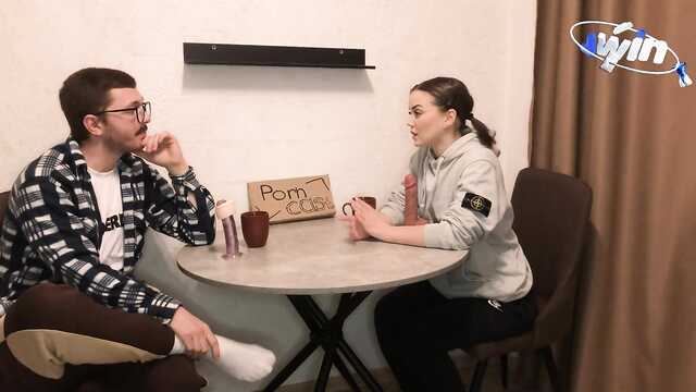 Разговорчивая брюнетка быстро заткнулась на члене