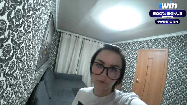 Баба с классной жопой нашла мужика в своей ванне